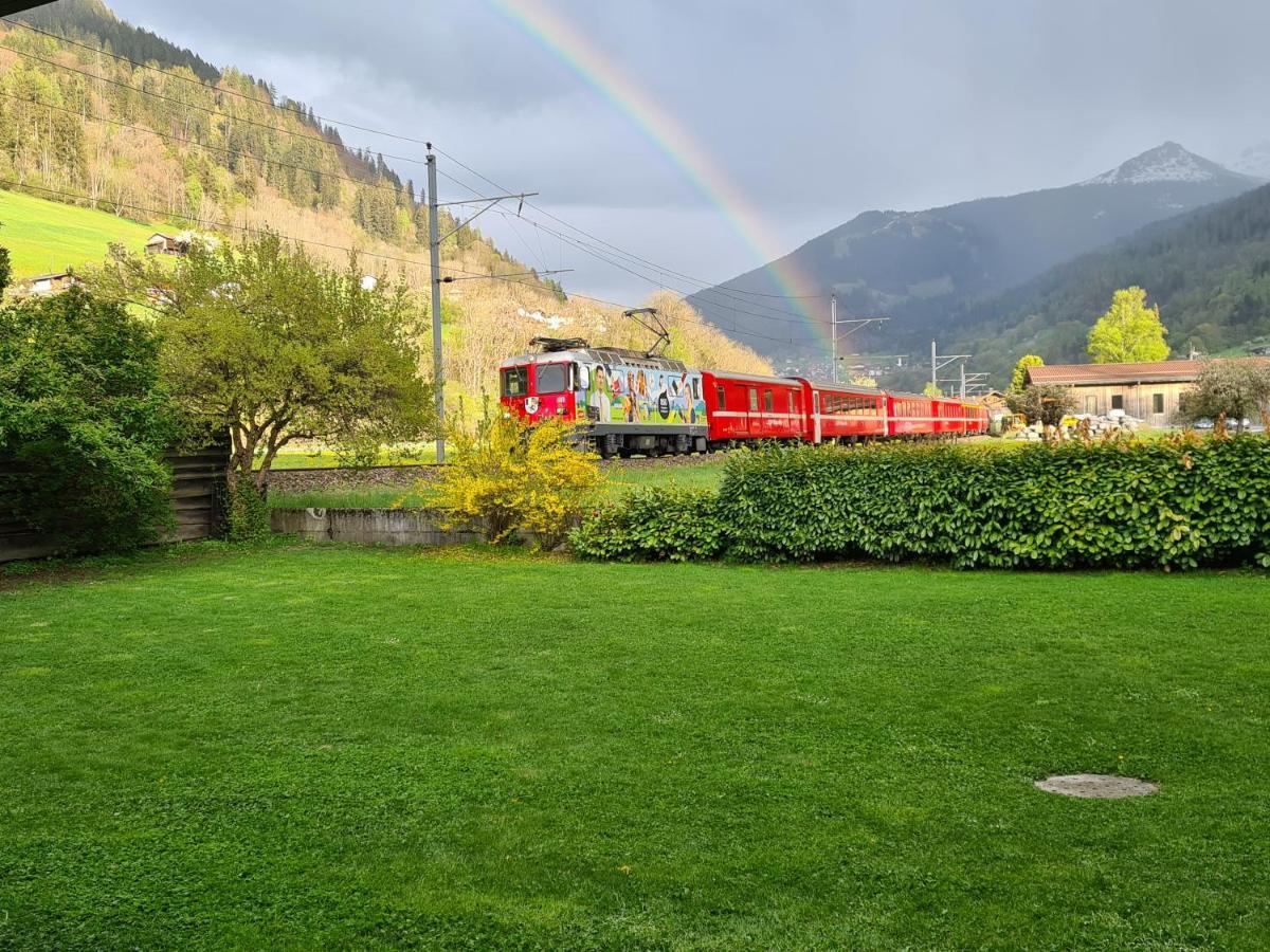 Schones Kleines Studio Mit Sitzplatz, Mitten Im Prattigau Jenaz Bagian luar foto