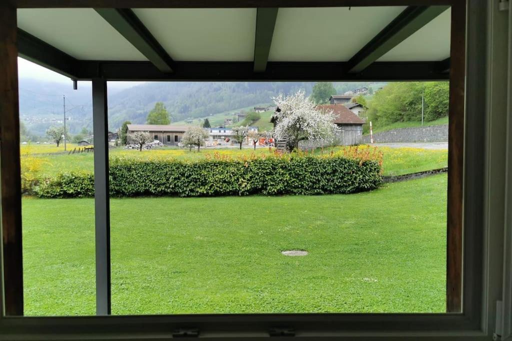 Schones Kleines Studio Mit Sitzplatz, Mitten Im Prattigau Jenaz Bagian luar foto